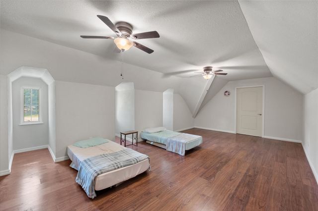 930 Waters Edge Drive, Corsicana, TX 75109