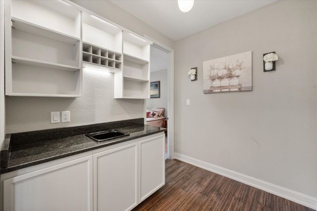 930 Waters Edge Drive, Corsicana, TX 75109
