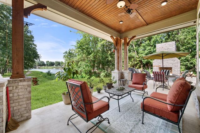 930 Waters Edge Drive, Corsicana, TX 75109