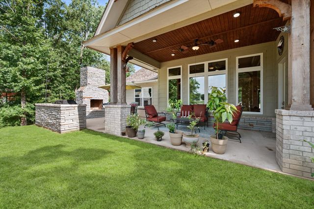 930 Waters Edge Drive, Corsicana, TX 75109