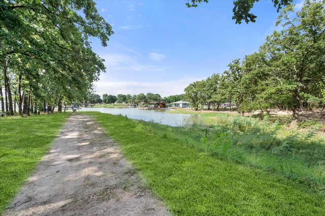 930 Waters Edge Drive, Corsicana, TX 75109