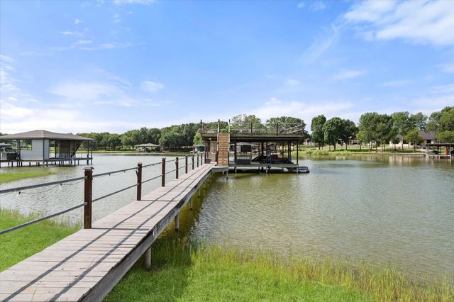 930 Waters Edge Drive, Corsicana, TX 75109