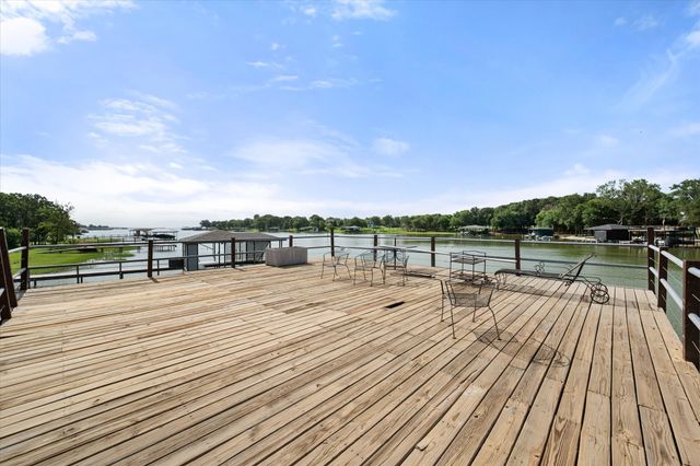 930 Waters Edge Drive, Corsicana, TX 75109
