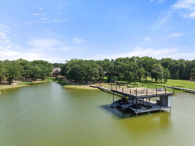 930 Waters Edge Drive, Corsicana, TX 75109