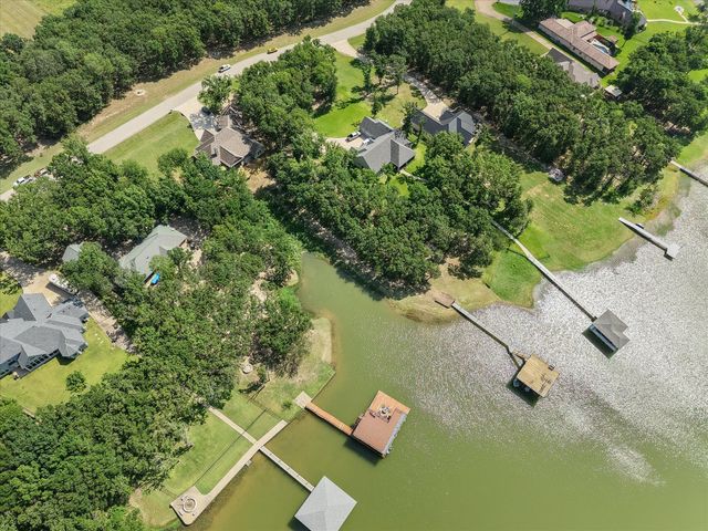 930 Waters Edge Drive, Corsicana, TX 75109