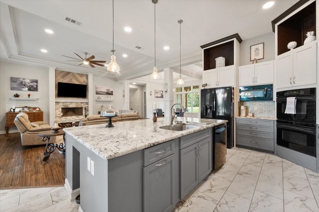 930 Waters Edge Drive, Corsicana, TX 75109