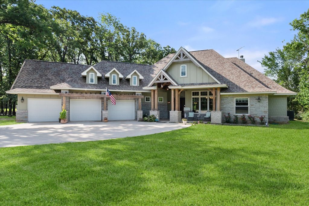 930 Waters Edge Drive, Corsicana, TX 75109