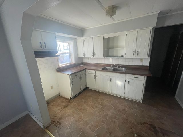 404 Park Avenue, Wheeler, IN 46393