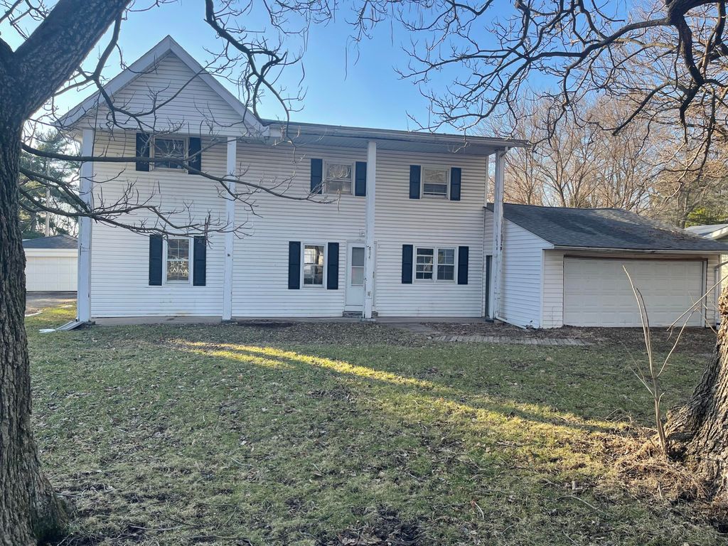 404 Park Avenue, Wheeler, IN 46393