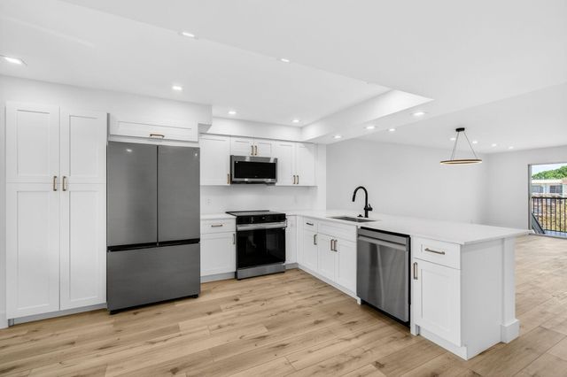 14360 Strathmore Lane 406, Delray Beach, FL 33446