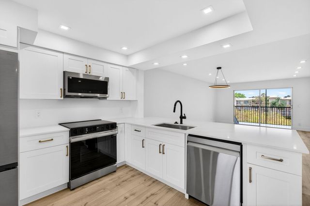 14360 Strathmore Lane 406, Delray Beach, FL 33446