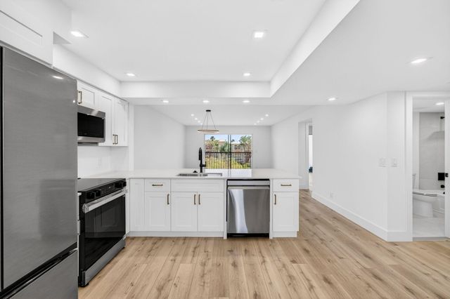 14360 Strathmore Lane 406, Delray Beach, FL 33446