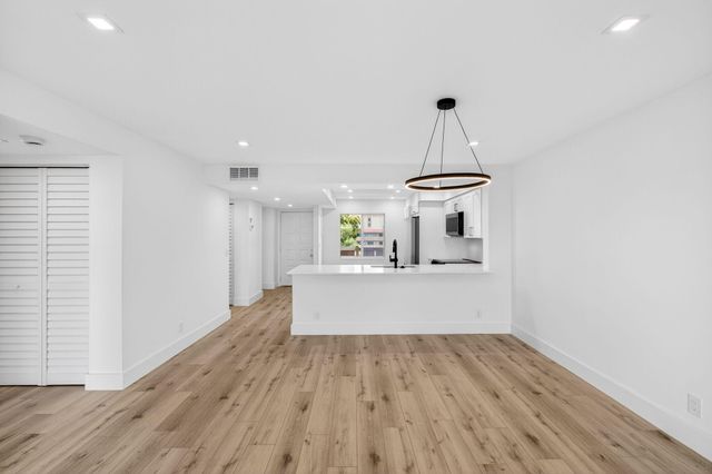 14360 Strathmore Lane 406, Delray Beach, FL 33446