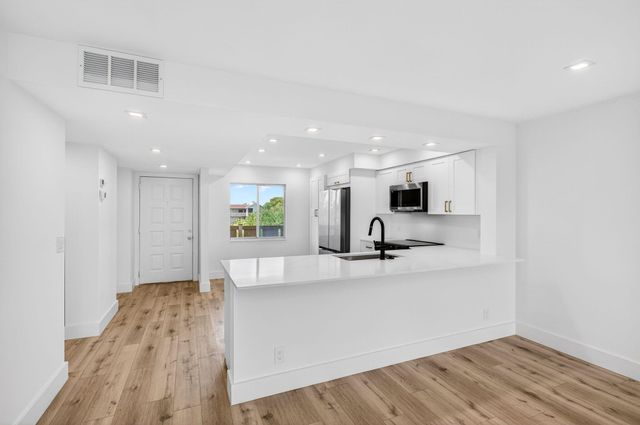 14360 Strathmore Lane 406, Delray Beach, FL 33446