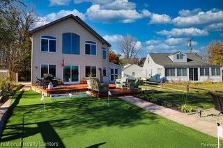 8819 Lagoon Drive, Brighton, MI 48116