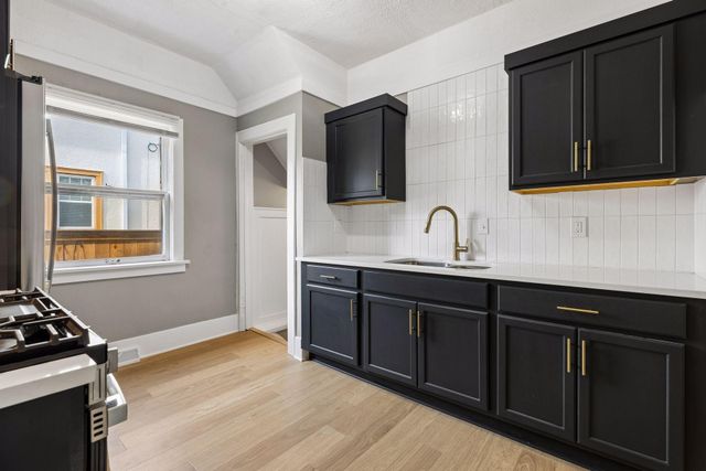 1614 Vincent Avenue N, Minneapolis, MN 55411