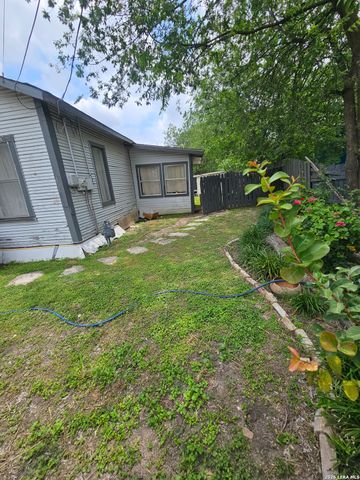 2318 W Poplar St, San Antonio, TX 78207