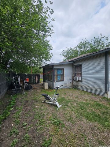 2318 W Poplar St, San Antonio, TX 78207