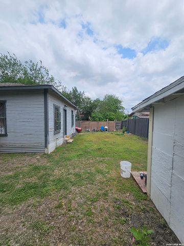2318 W Poplar St, San Antonio, TX 78207