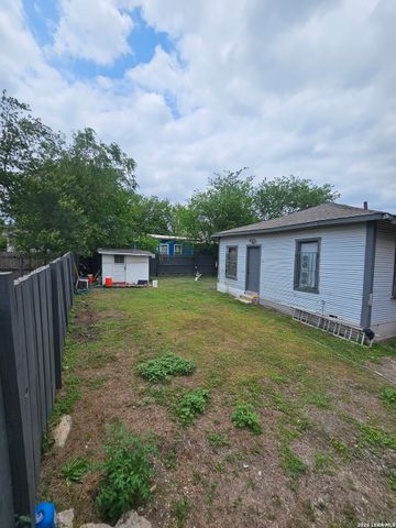 2318 W Poplar St, San Antonio, TX 78207