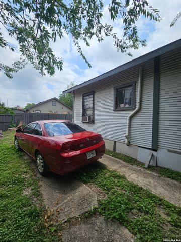 2318 W Poplar St, San Antonio, TX 78207