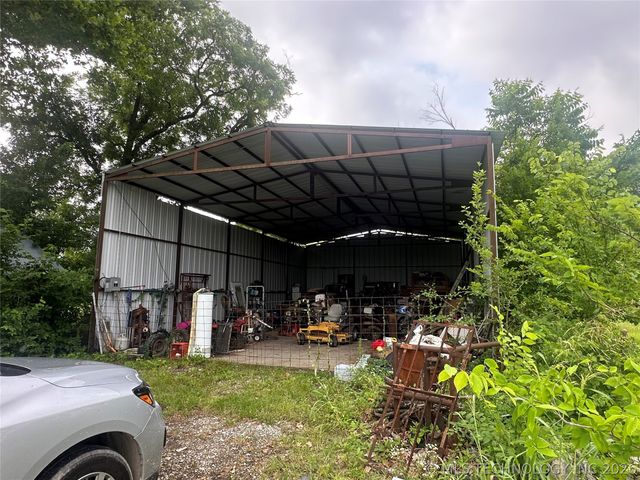 12110 Gun Club Road, Okmulgee, OK 74447