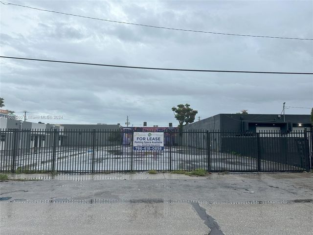 1740 NW 22nd St, Miami, FL 33142