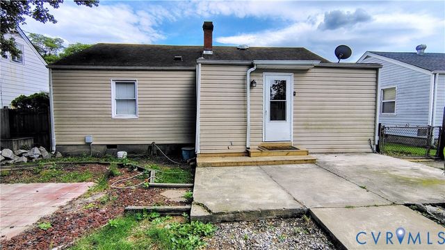 210 Plumtree Ave, Colonial Heights, VA 23834