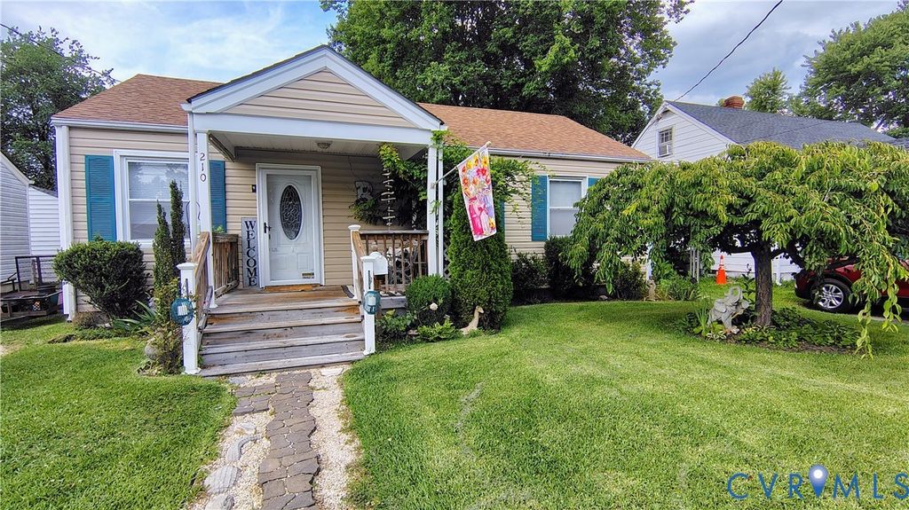 210 Plumtree Ave, Colonial Heights, VA 23834