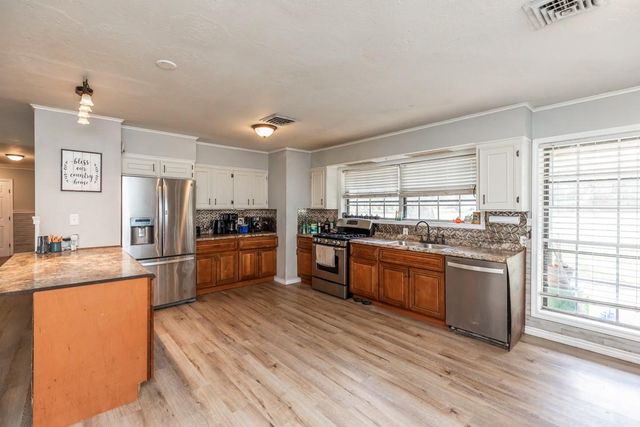 15838 Phend Road, Hamshire, TX 77622