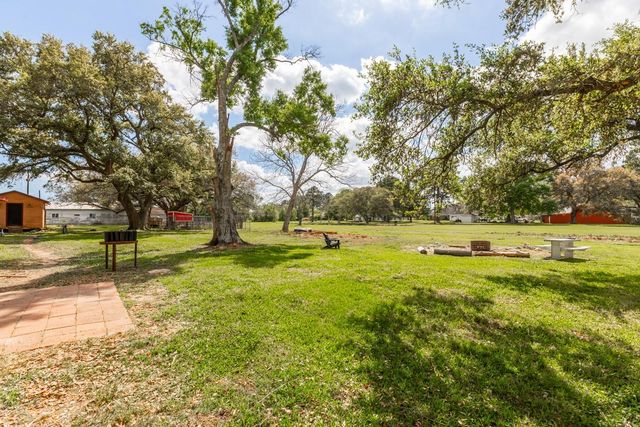 15838 Phend Road, Hamshire, TX 77622