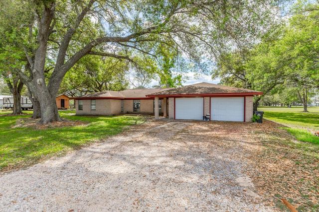 15838 Phend Road, Hamshire, TX 77622