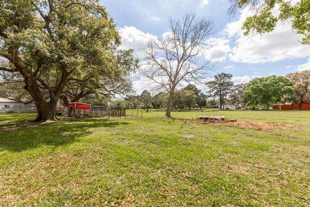 15838 Phend Road, Hamshire, TX 77622