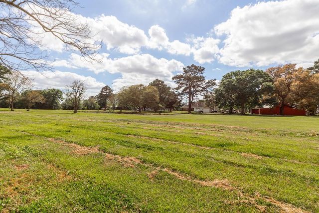 15838 Phend Road, Hamshire, TX 77622