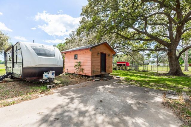 15838 Phend Road, Hamshire, TX 77622