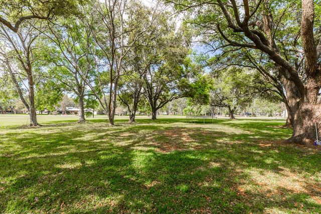 15838 Phend Road, Hamshire, TX 77622