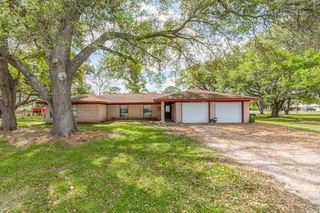 15838 Phend Road, Hamshire, TX 77622