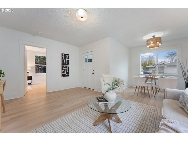 6861 N SKY St, Portland, OR 97203