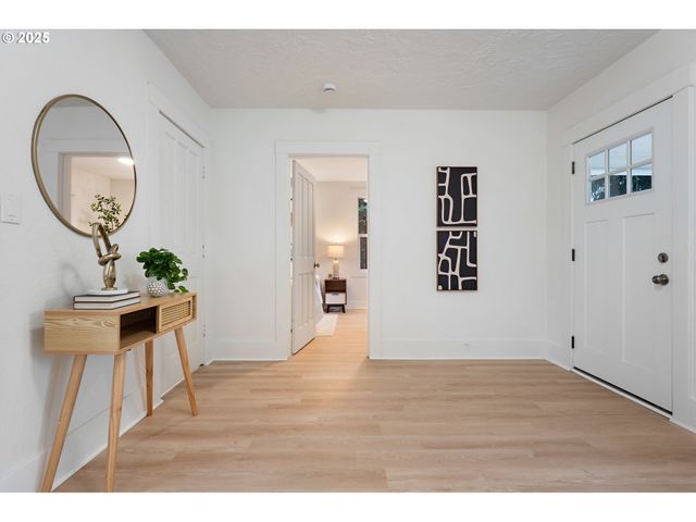 6861 N SKY St, Portland, OR 97203