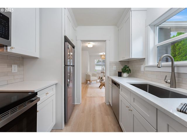 6861 N SKY St, Portland, OR 97203