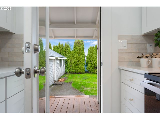 6861 N SKY St, Portland, OR 97203