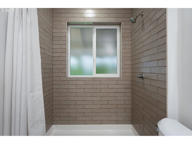 6861 N SKY St, Portland, OR 97203