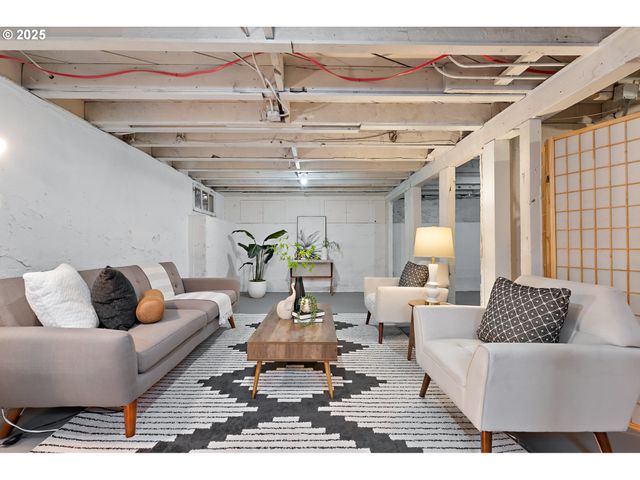 6861 N SKY St, Portland, OR 97203