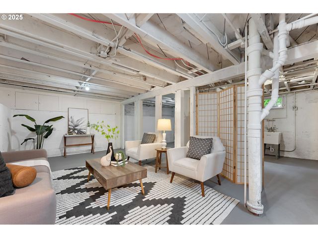 6861 N SKY St, Portland, OR 97203