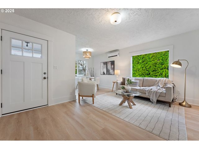 6861 N SKY St, Portland, OR 97203