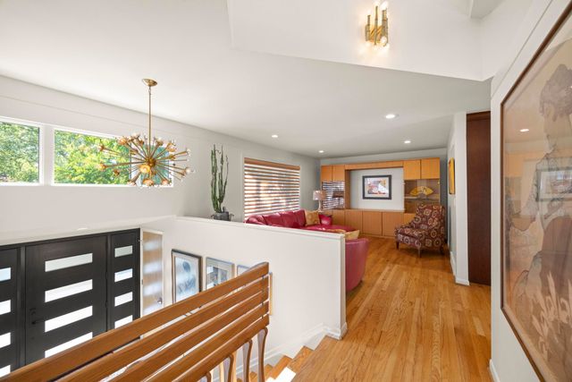 2694 Brady Drive, Bloomfield Hills, MI 48304