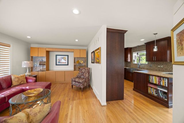 2694 Brady Drive, Bloomfield Hills, MI 48304