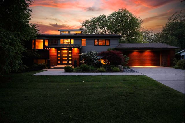 2694 Brady Drive, Bloomfield Hills, MI 48304