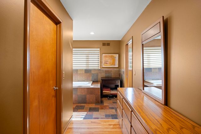 2694 Brady Drive, Bloomfield Hills, MI 48304