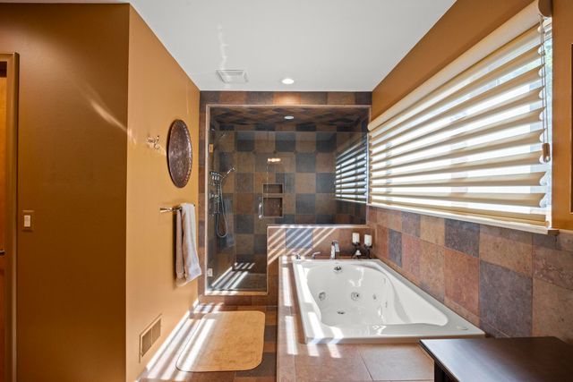 2694 Brady Drive, Bloomfield Hills, MI 48304